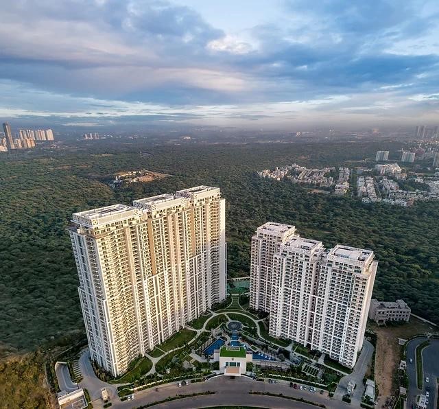 DLF The Crest