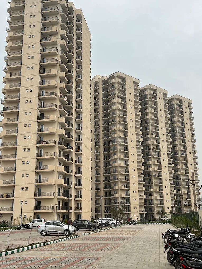 2 BHK Apartment For Sale in Signature Global The Roselia