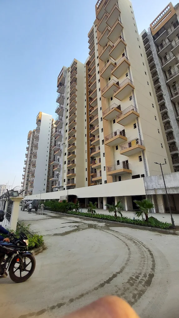 3 BHK Apartment For Sale in Amrapali Centurian Park