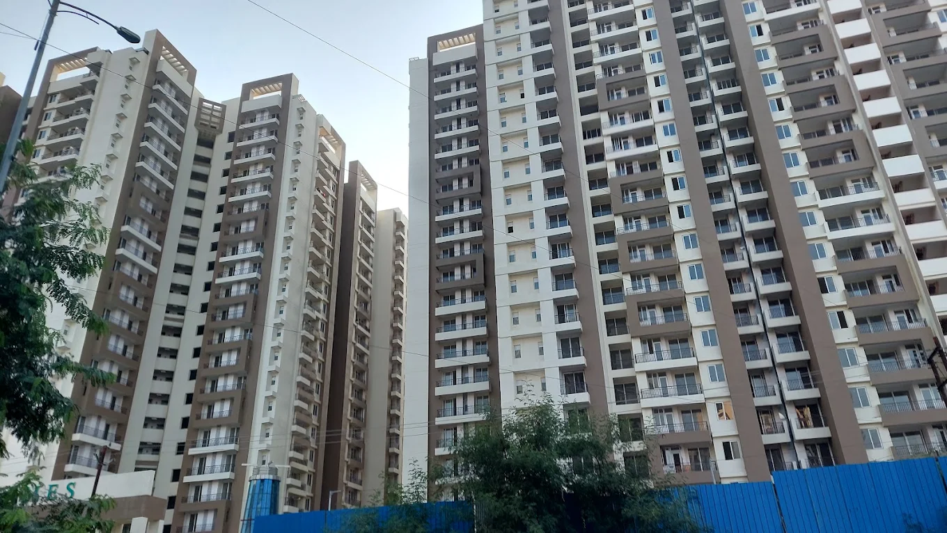 3 BHK Apartment For Sale in Amrapali Centurian Park