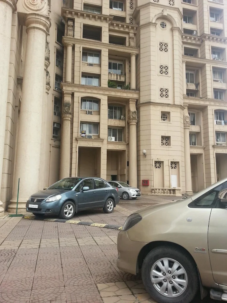 2 BHK Apartment For Sale in Hiranandani Avalon