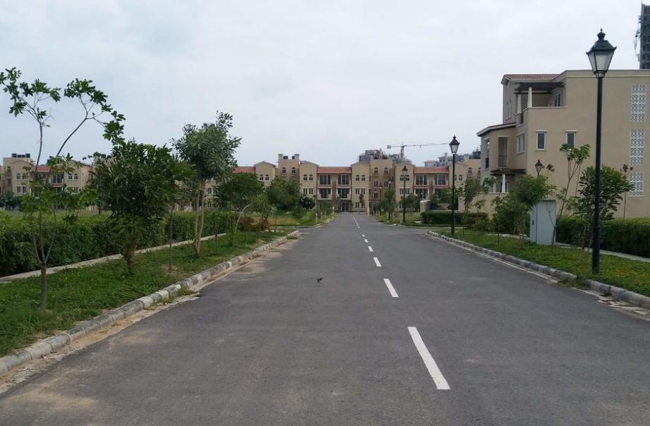 4 BHK 3600 Sq.Ft. House for Sale in Emaar MGF Emerald Hills