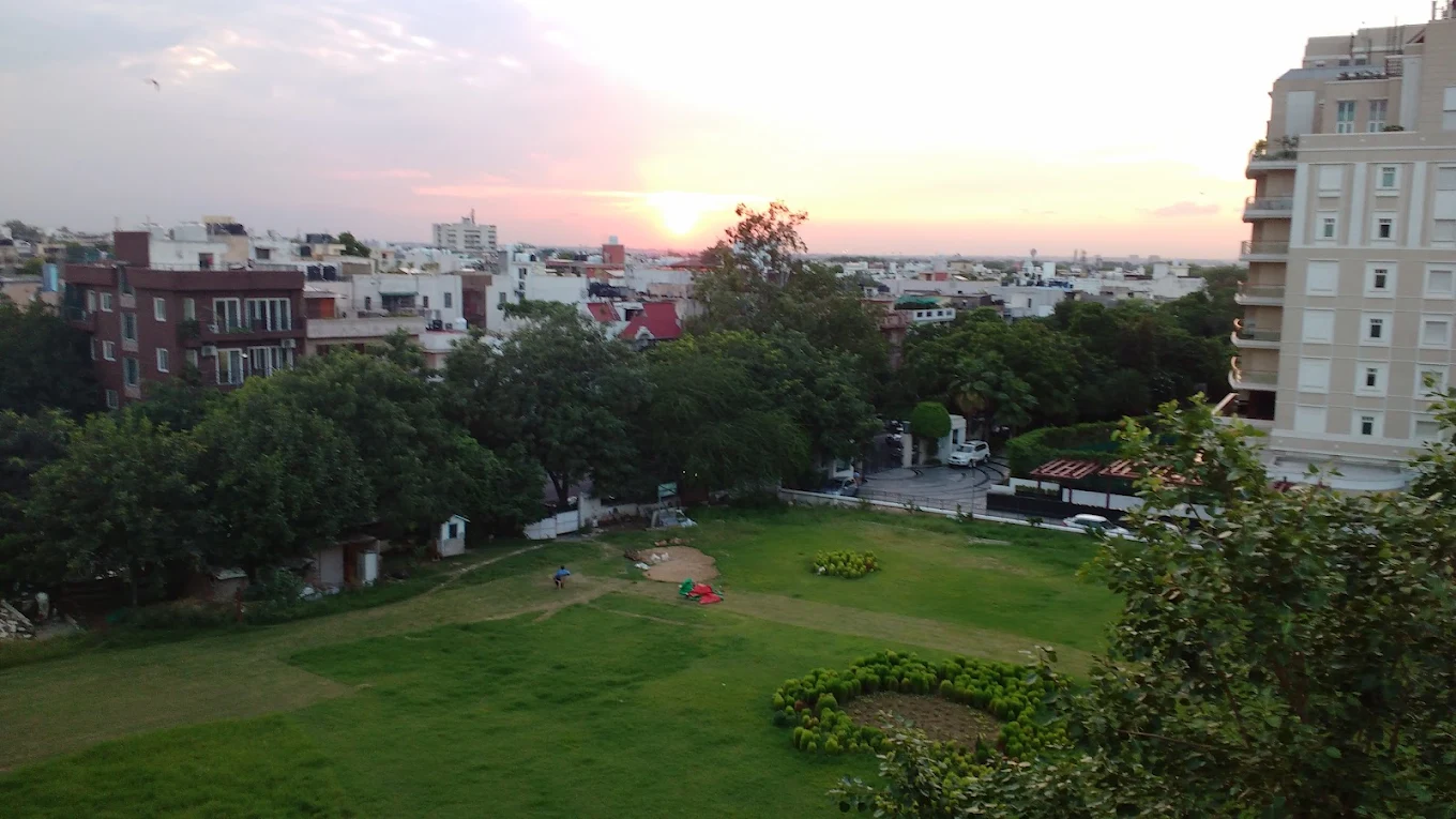 DLF Queens Court