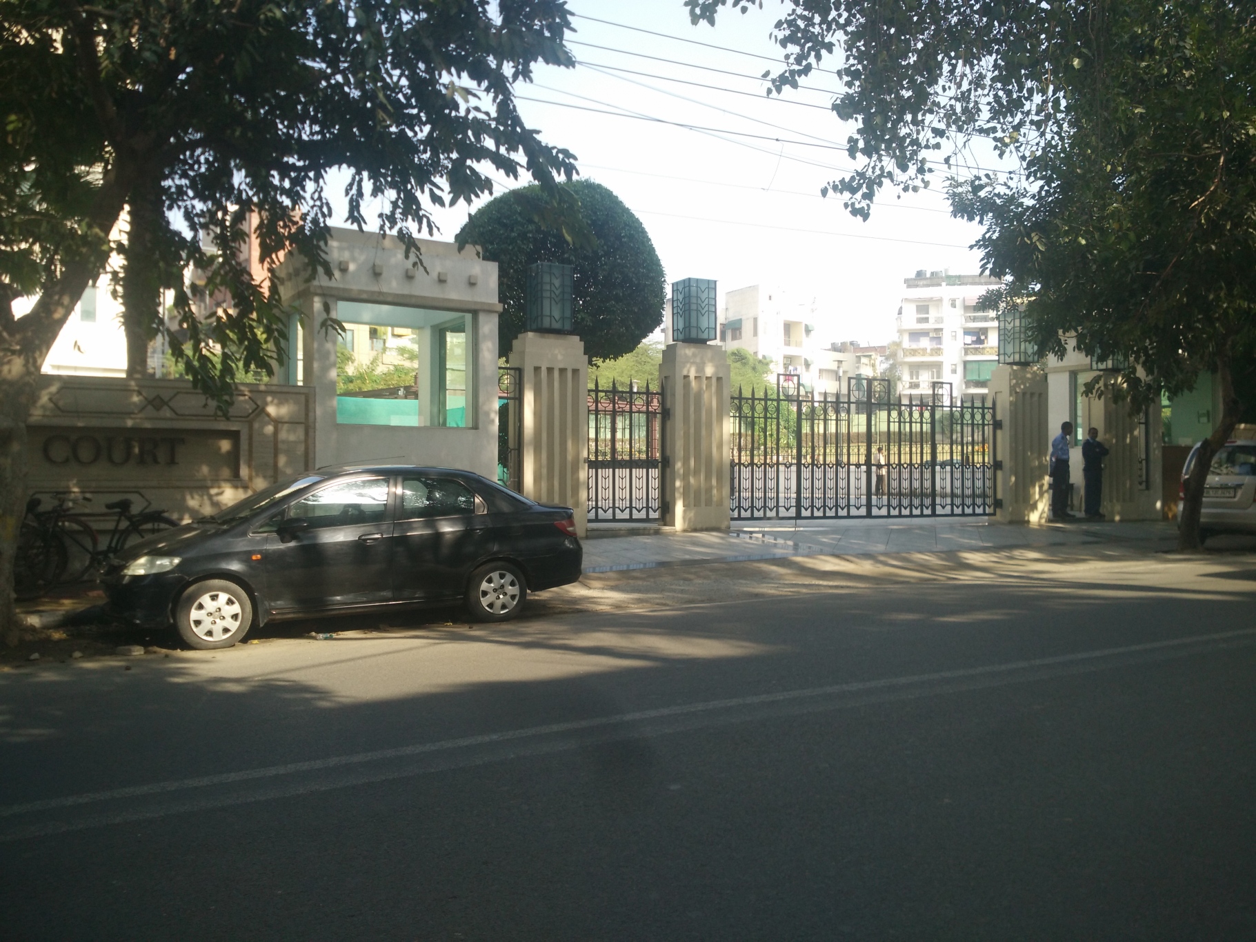 DLF Queens Court